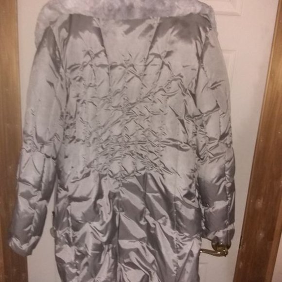 Ladies Winter Coat by Laura - Picture 2 of 8